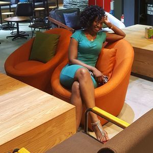 Meet your Posher, Desmona